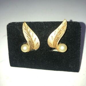 Vintage clip on Gold and Cream Nature Inspired Earrings- gently used
